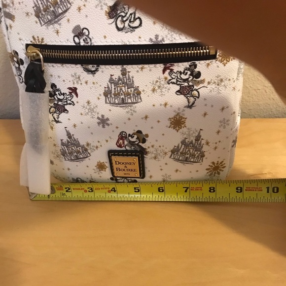 Disney holiday 2020 Dooney & Bourke‎ backpack - Picture 5 of 6